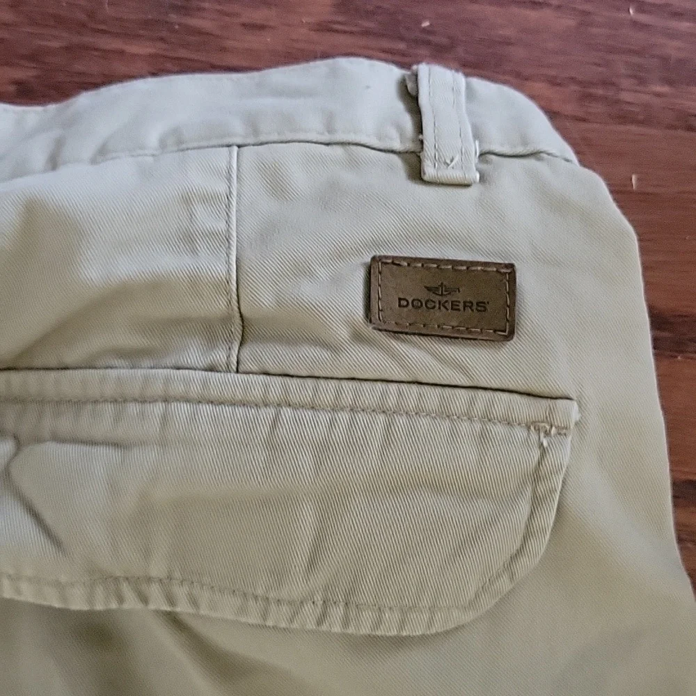 Dockers tan Khaki cargo shorts 100% cotton 6 pockets flat front relaxed 40 EUC…